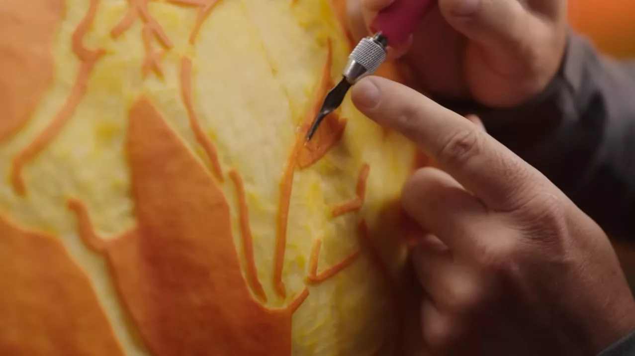 Profesjonalne rzeźbienie dyni z Marowakiem na Halloween – GODZINNY film!