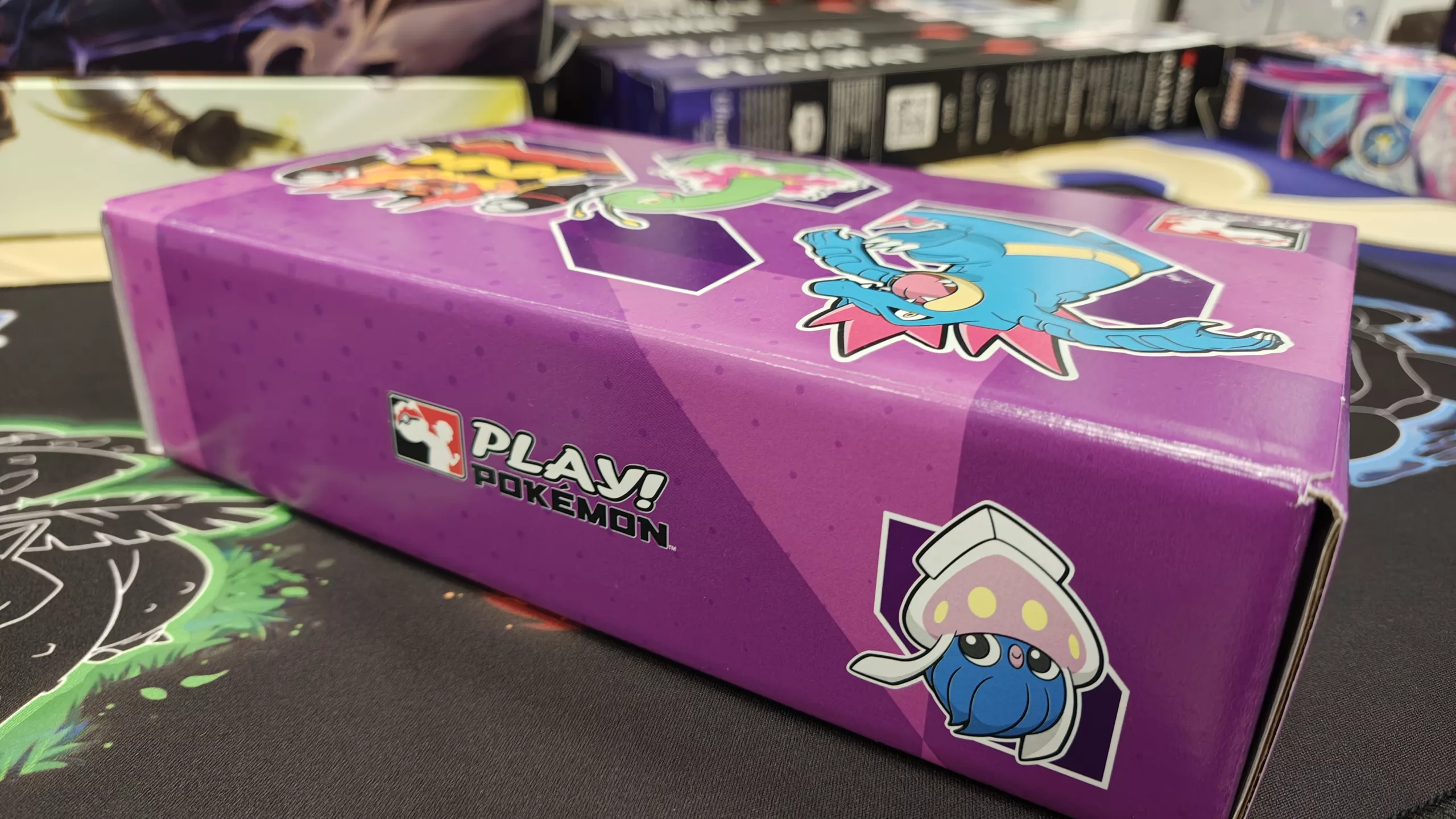 Zgarnij akrylowe figurki i unikalne naklejki. Event Pokémon League trwa w sklepach!