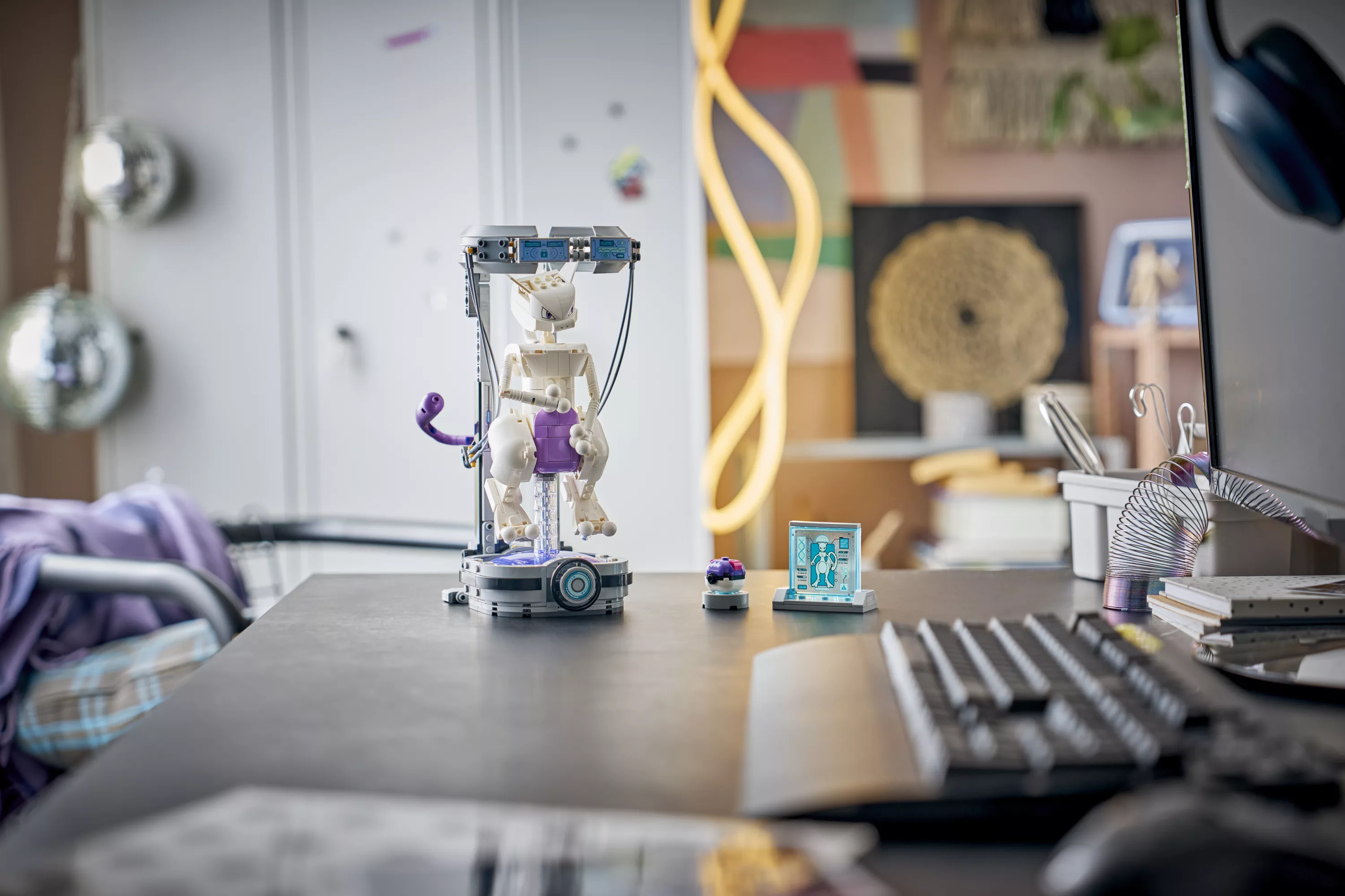 LEGO® Pokemon™ SMART Play Mewtwo s Lab Break Product Image 5