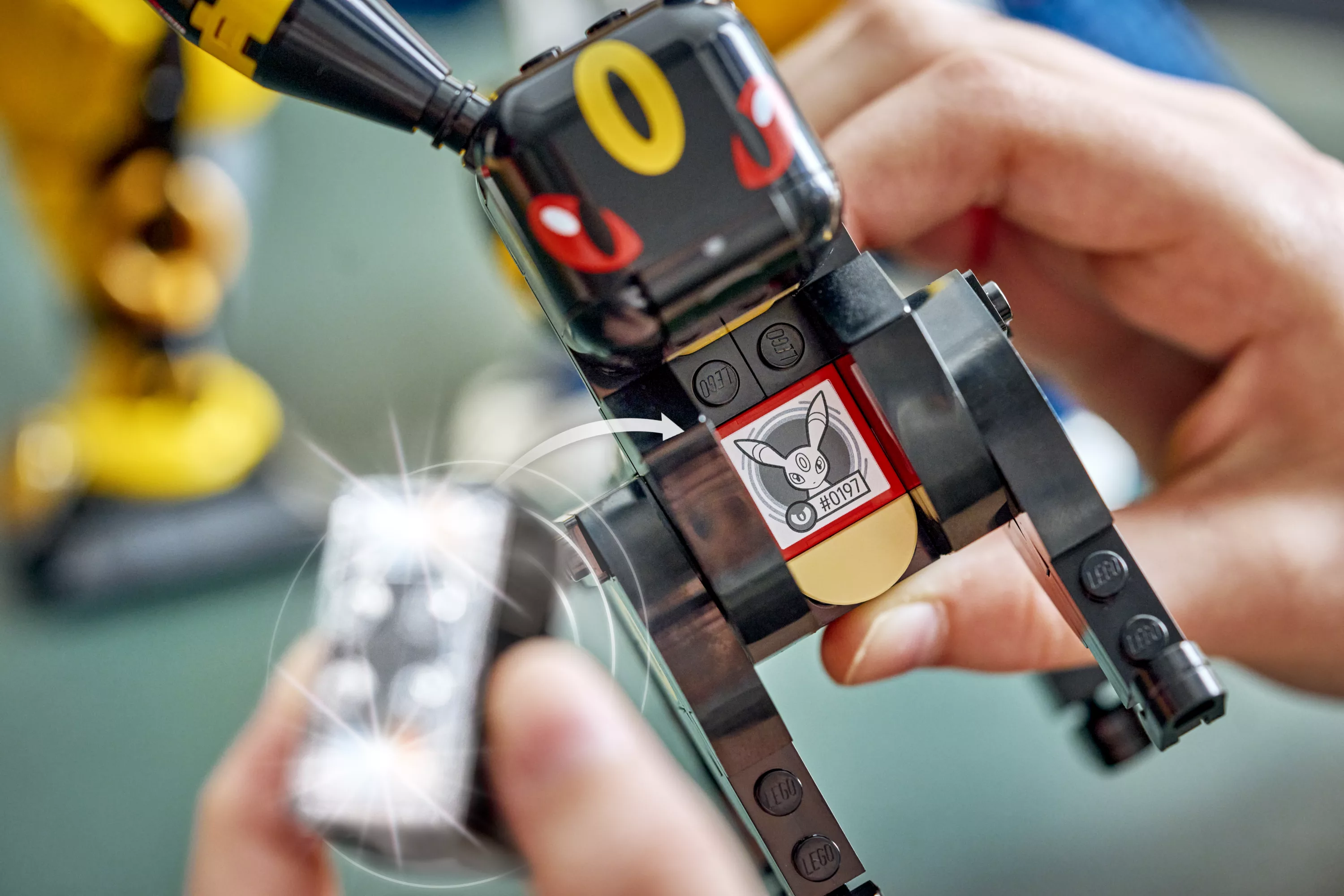LEGO® Pokemon™ SMART Play Umbreon vs. Garchomp Championship Battle Product Image 4