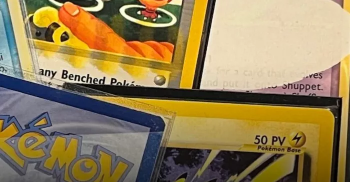 Najczęstsze błędy fabryczne w kartach Pokémon. Czym różni się miscut od zwykłej krzywej karty?