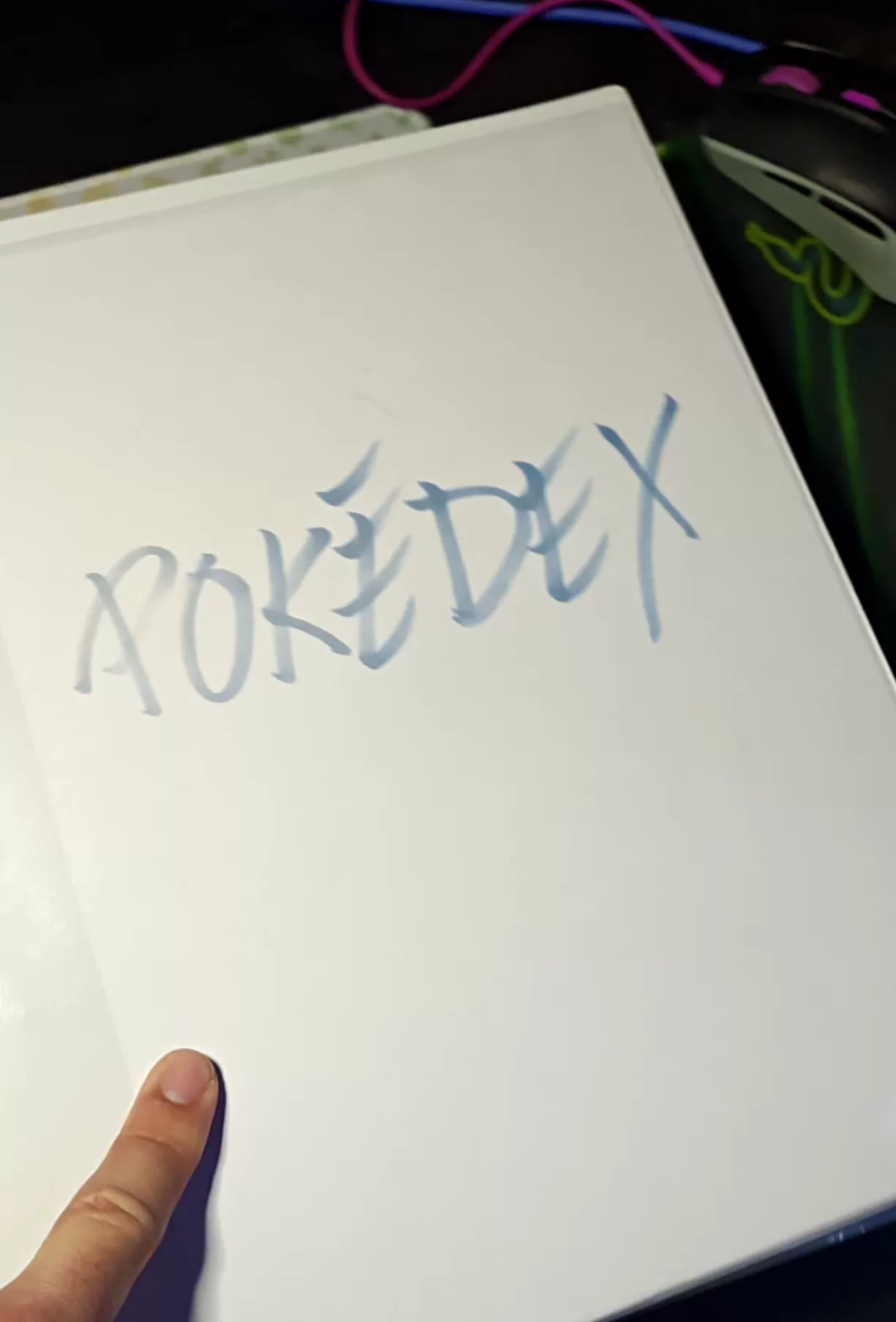 Mój karciany pokedex! Widzę coraz więcej filmów jak próbujecie zdobyć cały #pokedex z kart Pokemon. Ja też taki składam już od kilku lat i mam go prawie całego ukończonego! Zobaczcie sami a jak chcecie to dajcie znać i porobię wam jego zdjęcia! Dajcie też znać czy sami składacie własny pokedex z #pokemontcg i jak wam idzie! #pokemonstuff #tcgcollector #pokemontiktok 